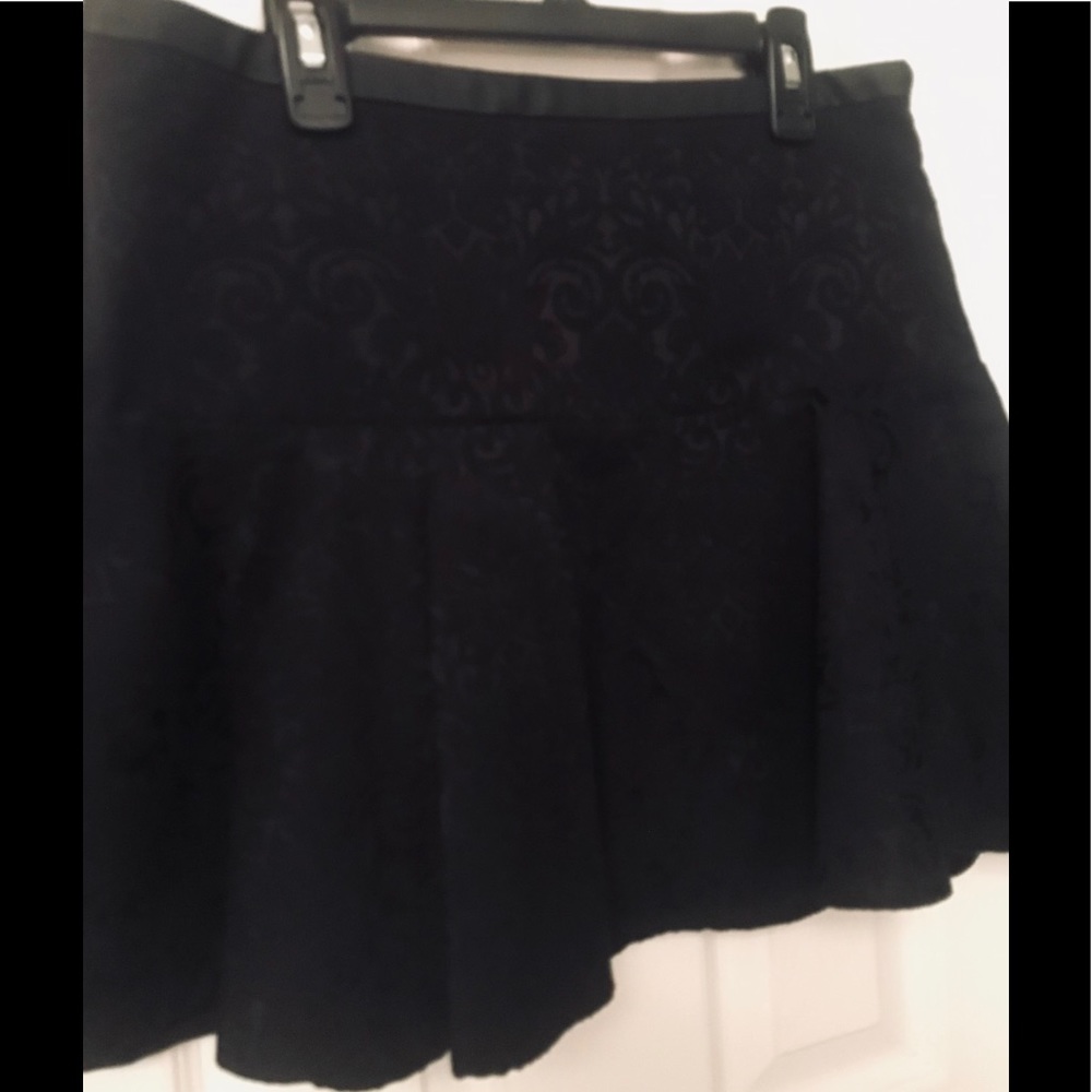 🌸 Black Express Peplum Hem Skirt - Picture 3 of 7
